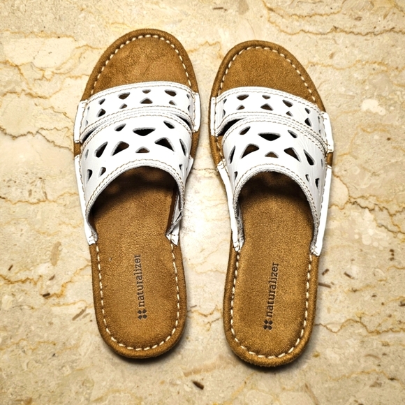 NWT Naturalizer Devon Womens White Leather Cutout Open Toe Sandals Size 8M - Picture 2 of 5